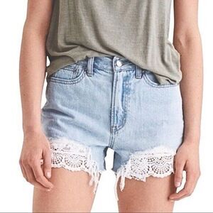 American Eagle Mom Cutoff Shorts‎ Womens Size 2 Blue Festival Denim Crochet Hem